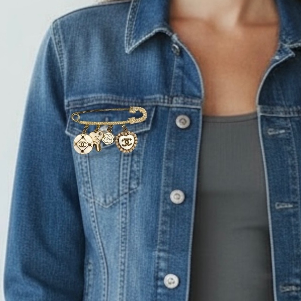 🩶Pearls w/Charms Pin- Adorable on jacket, scarf, hat!